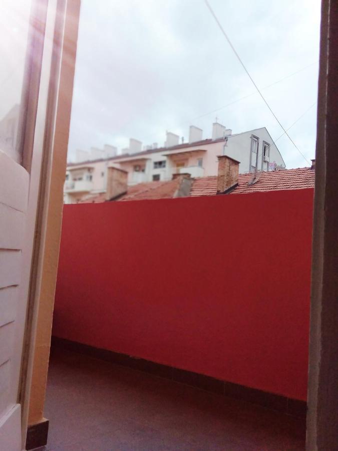 Apartment Cool People *