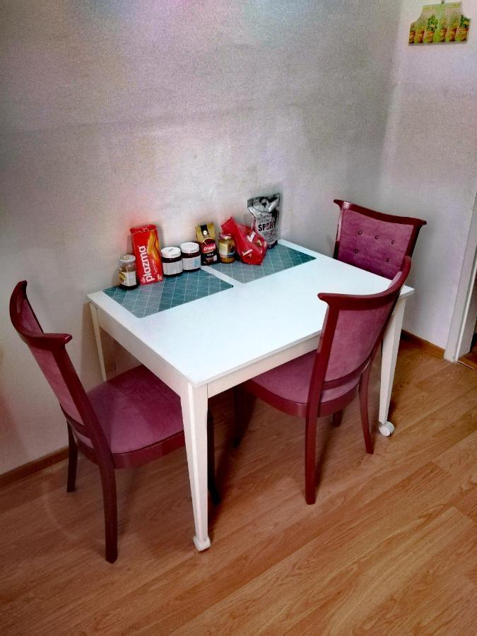 Apartment Cool People *